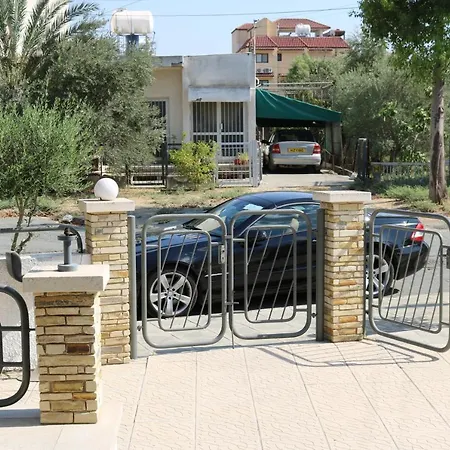 Costas Action 2 Vandrarhem *