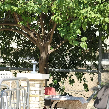 Costas Action 2 Vandrarhem *