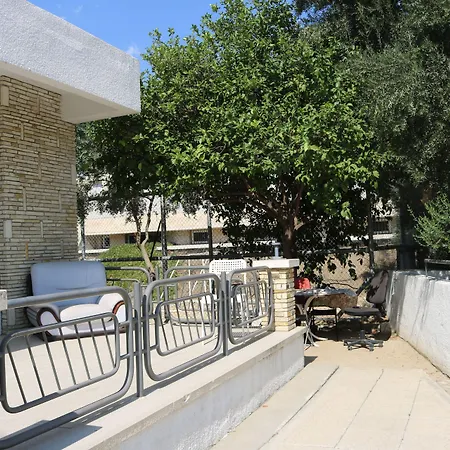 Costas Action 2 Vandrarhem Nicosia