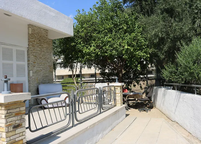 Costas Action 2 Hostal Nicosia