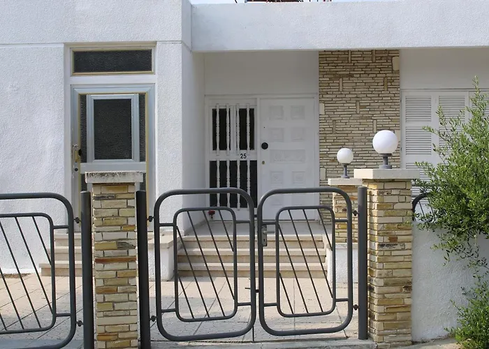 Costas Action 2 Hostal