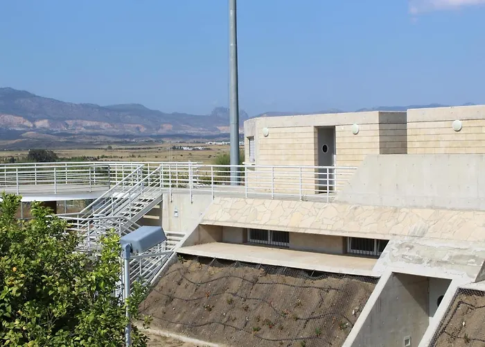 Costas Action 2 אכסניה *